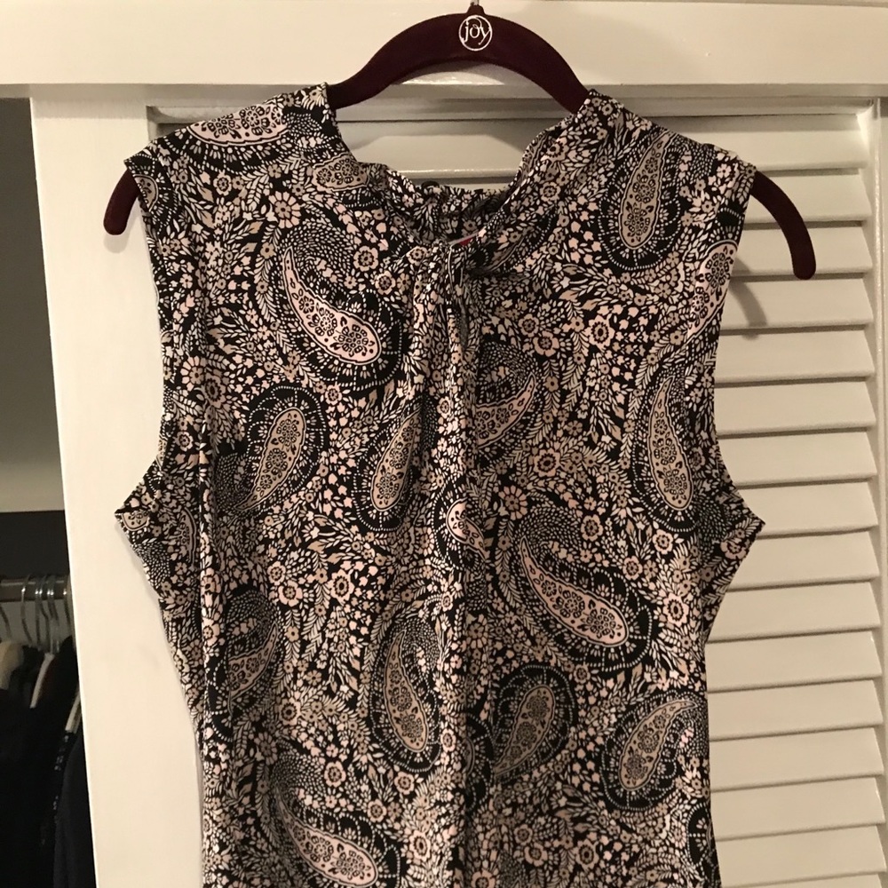 Sleeveless blouse